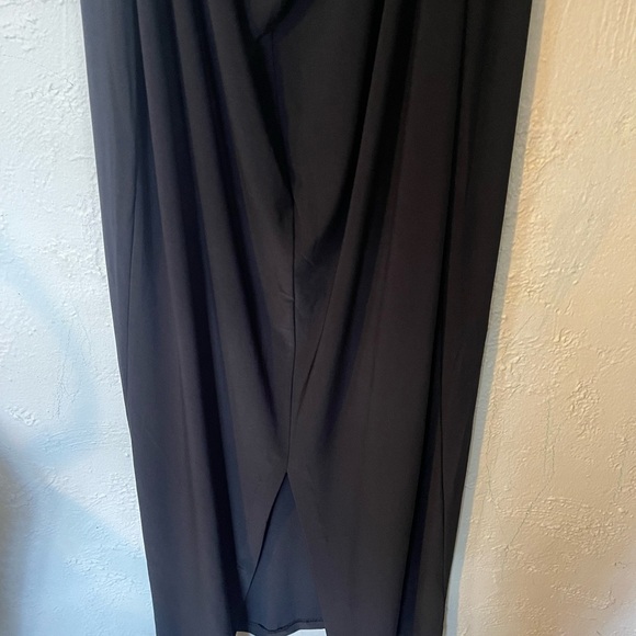 Express Elegant Black Maxi Dress With Open Back - Picture 6 of 7